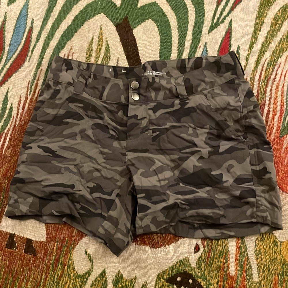 Columbia W Saturday Trail Shorts - Size 6, camouflage